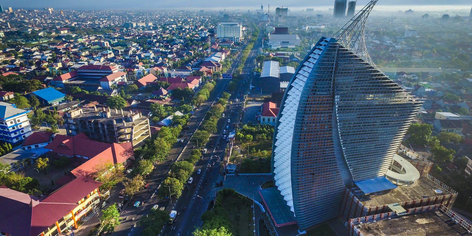 a large building in a city
