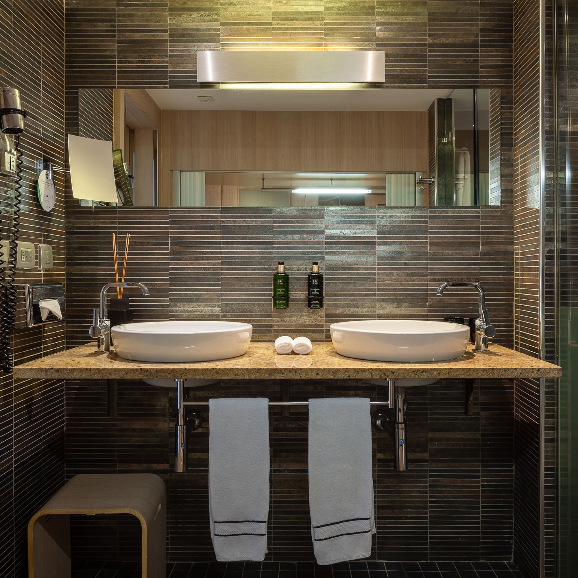 a bathroom with two sinks and a mirror