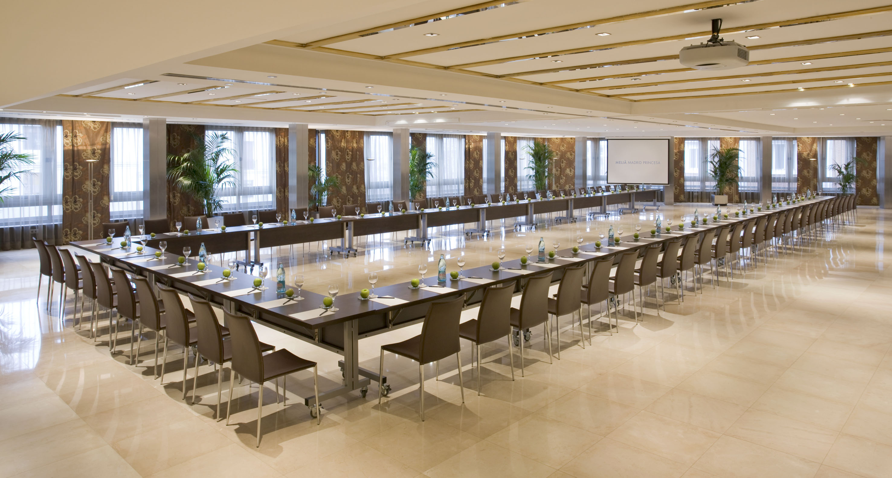 Meliá Madrid Princesa U-shape conference room with screen and projector.