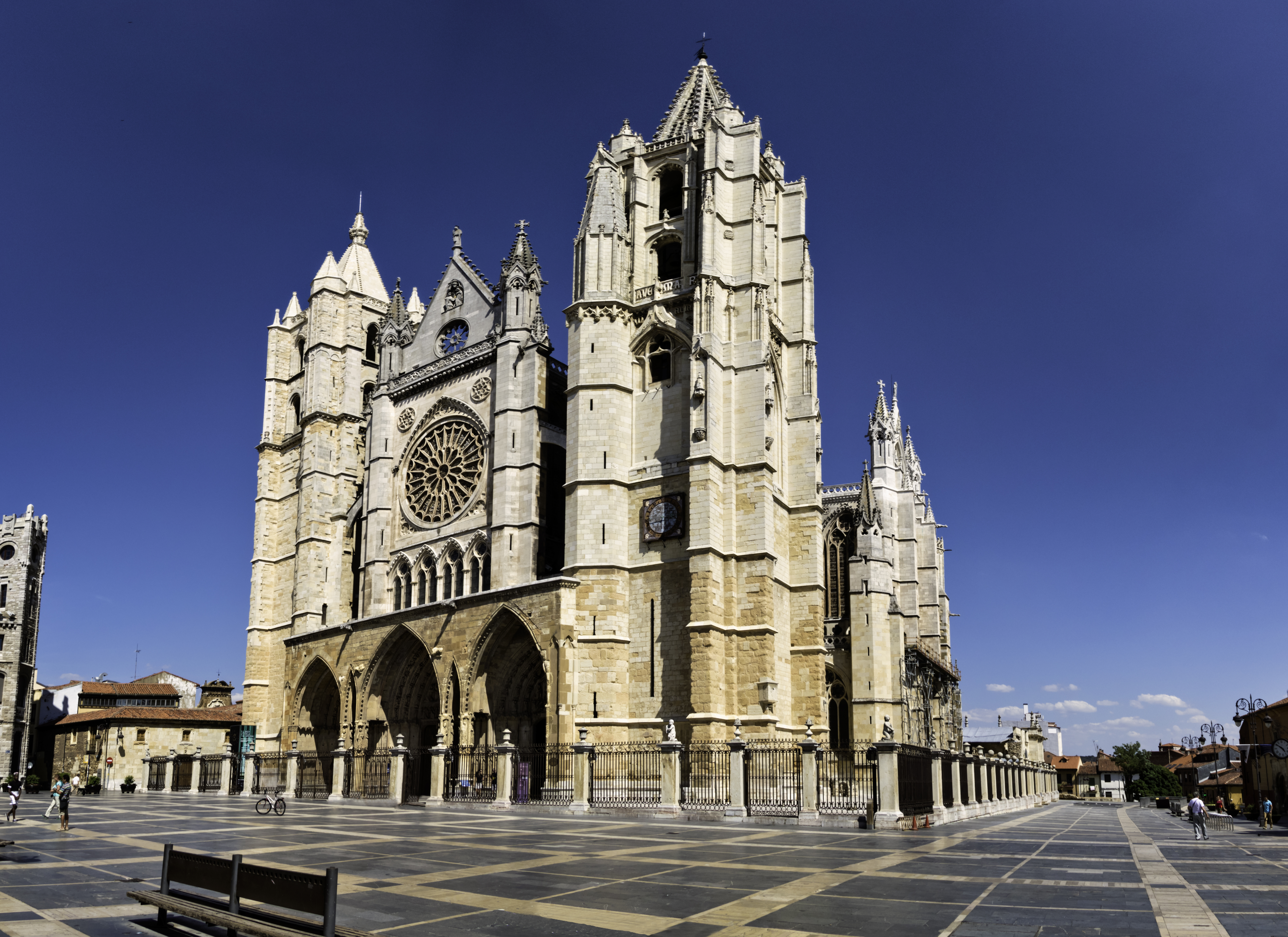 a large stone building with a clock tower with León Cathedral in the background