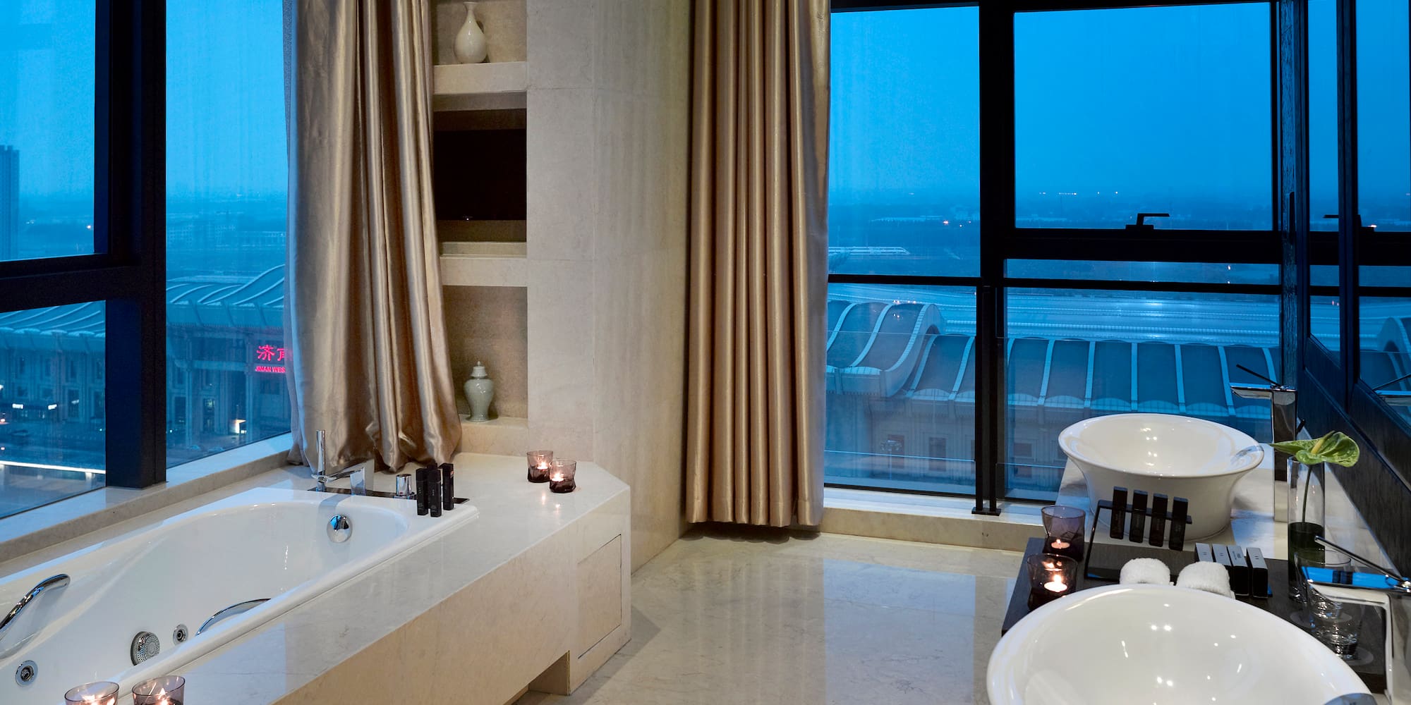 a bathroom with a bathtub and a tub