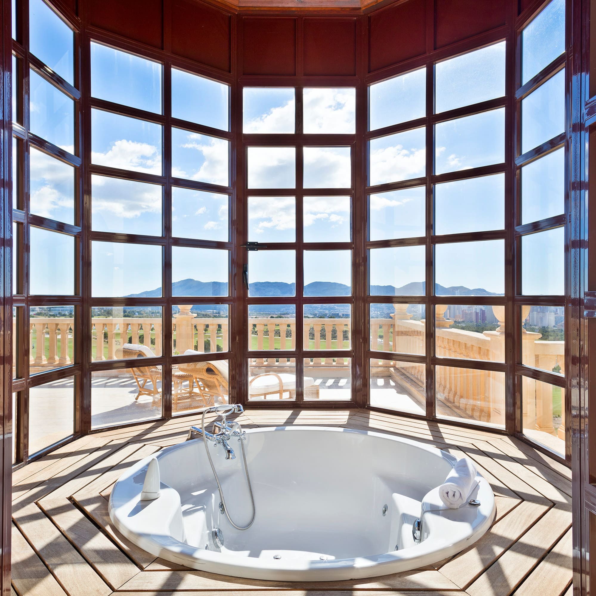 a large round tub with a window