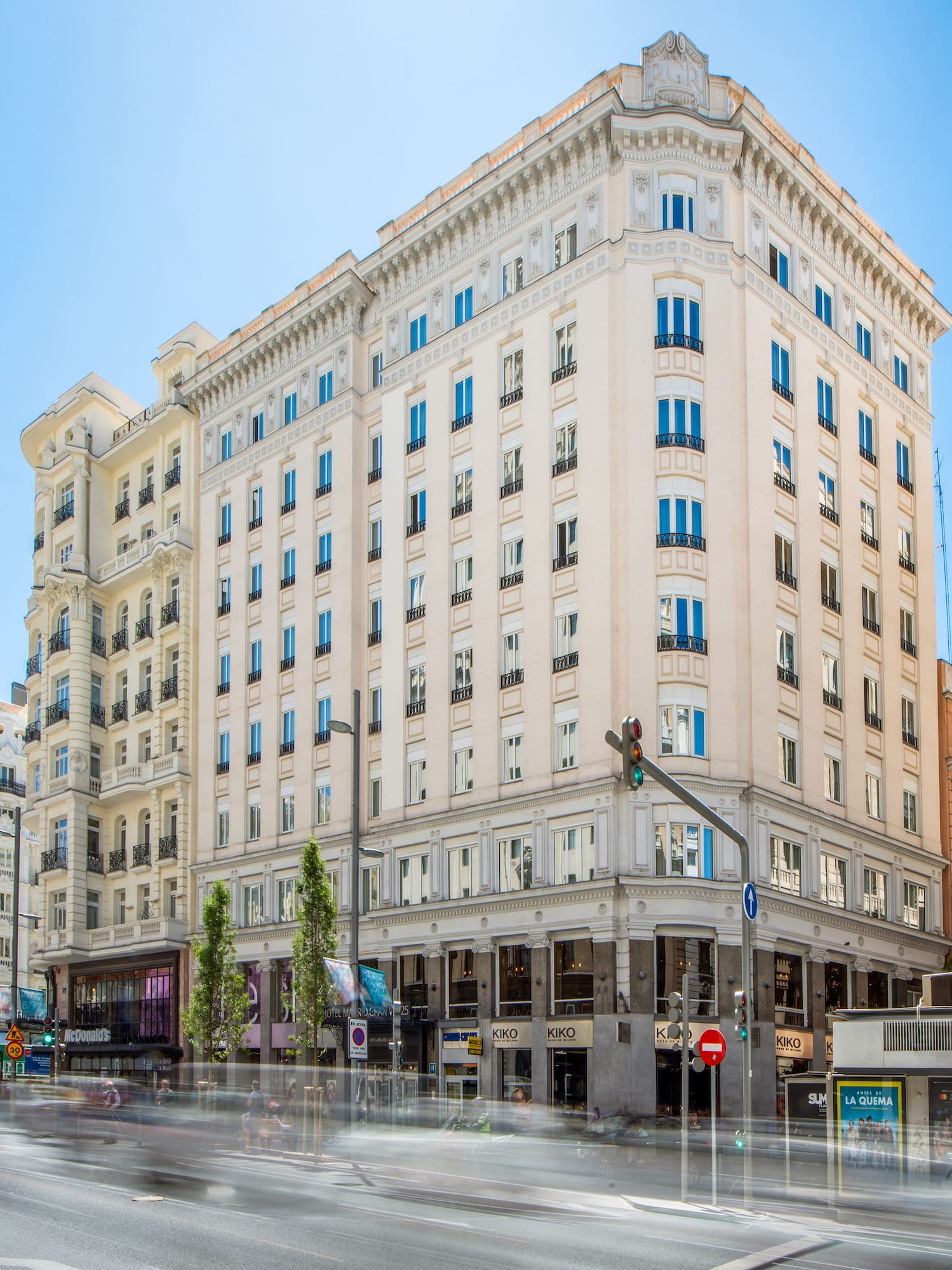 a large building with many windows