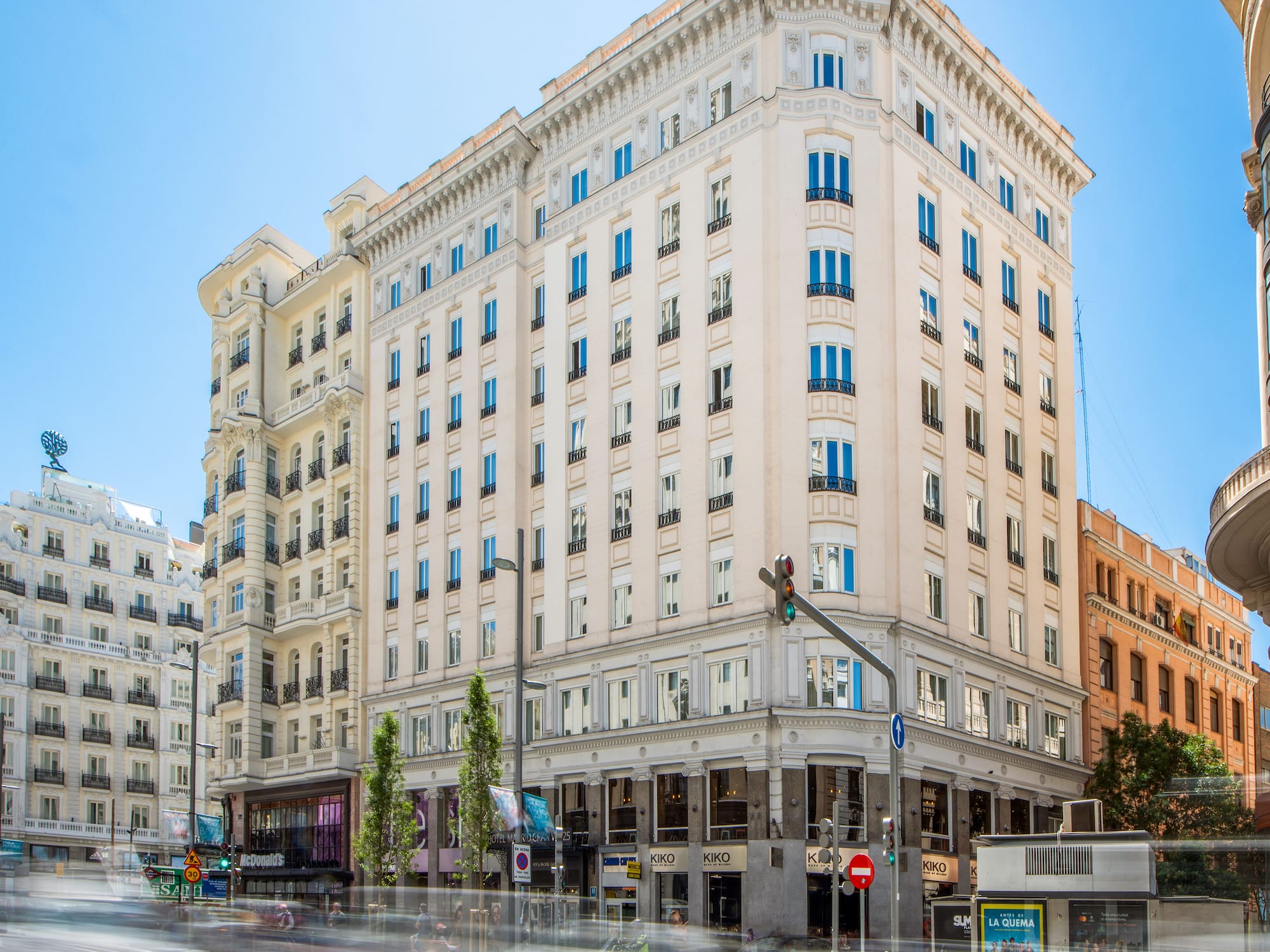 a large building with many windows