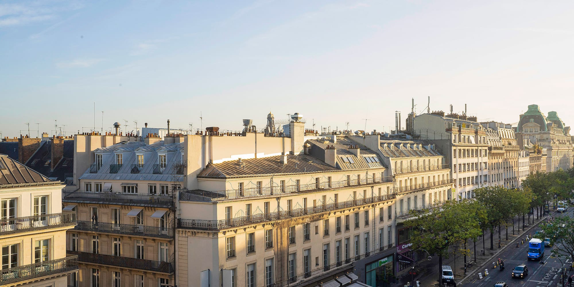 a large building with many windows