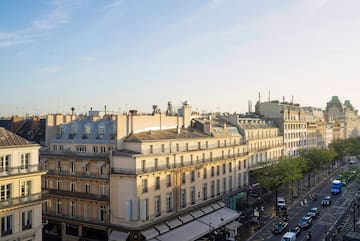 a large building with many windows