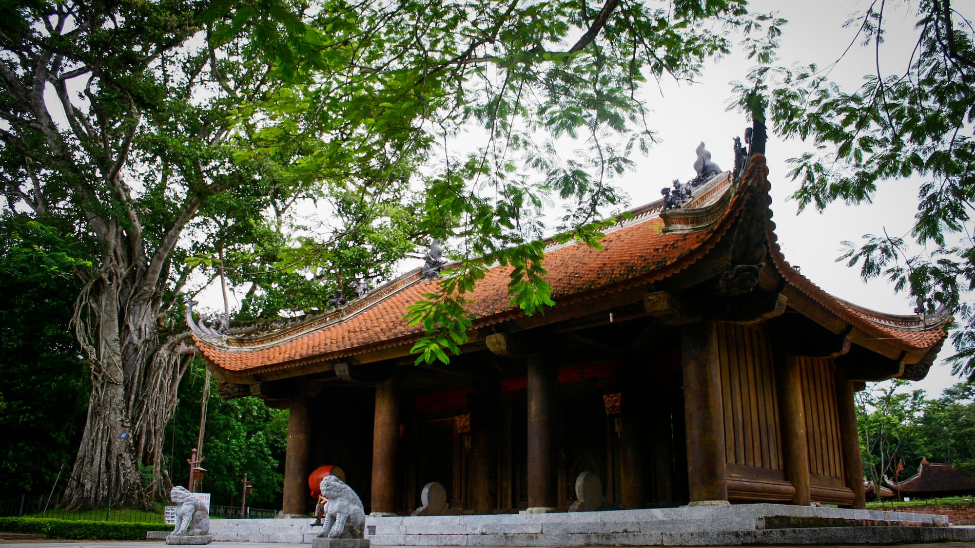 a building with a roof and statues