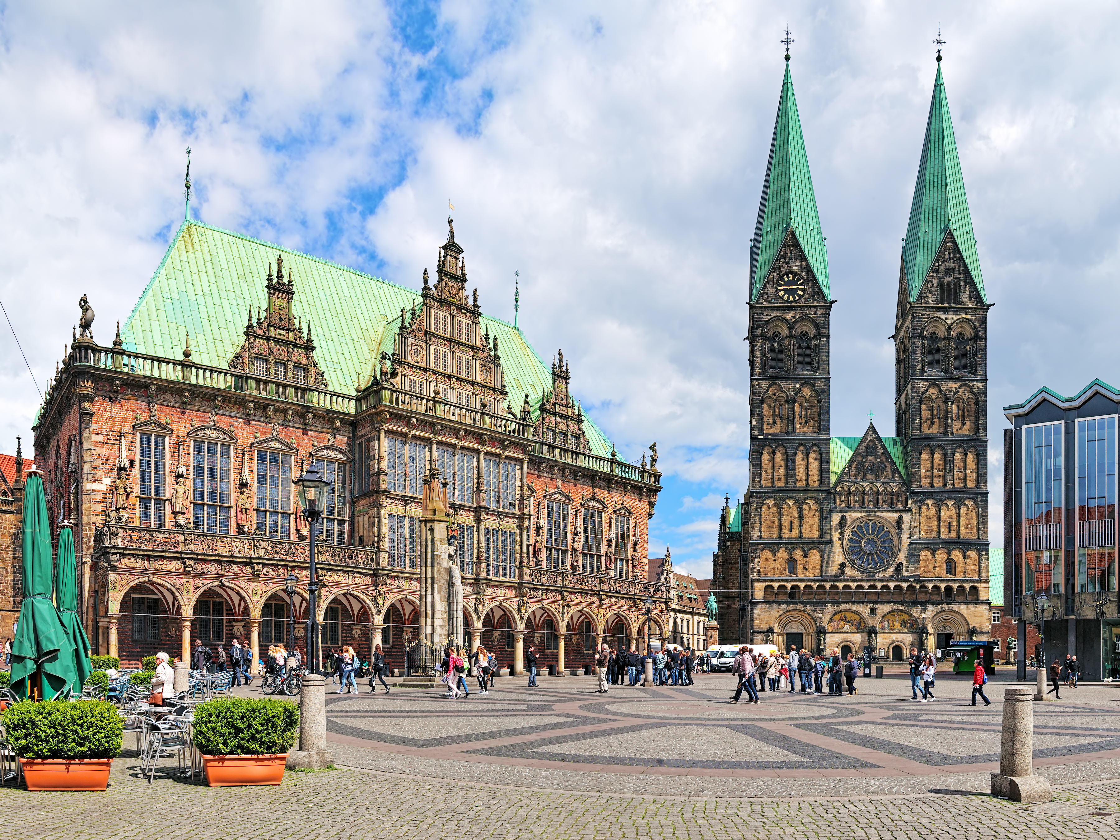Bremen's historic Town Hall, green roof, and Cathedral on market square.