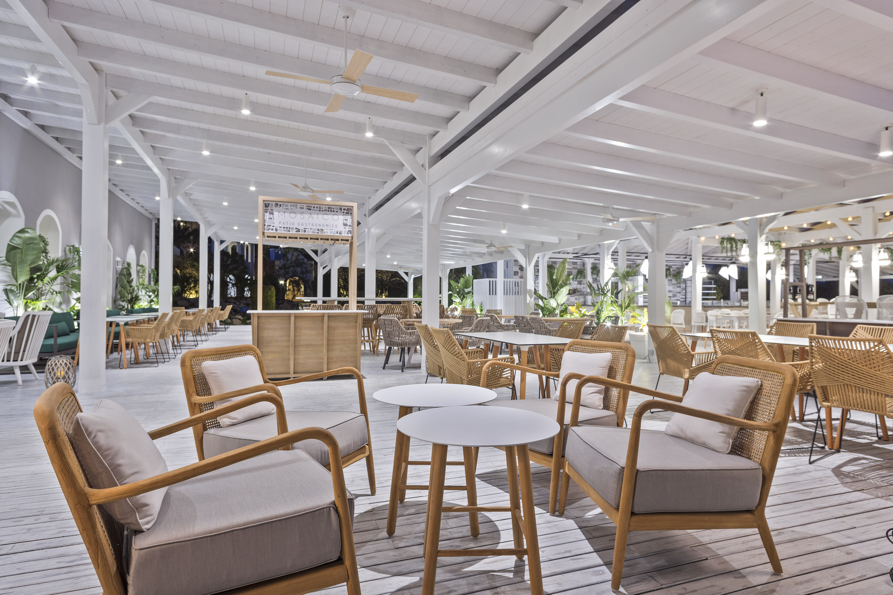 Modern Mosaico restaurant patio, white wood pergola, elegant outdoor seating.