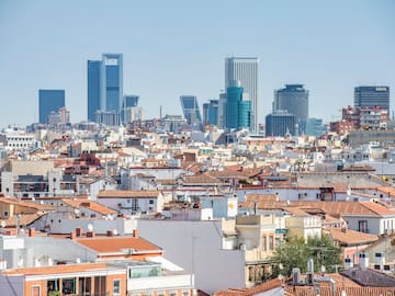 a city with many buildings