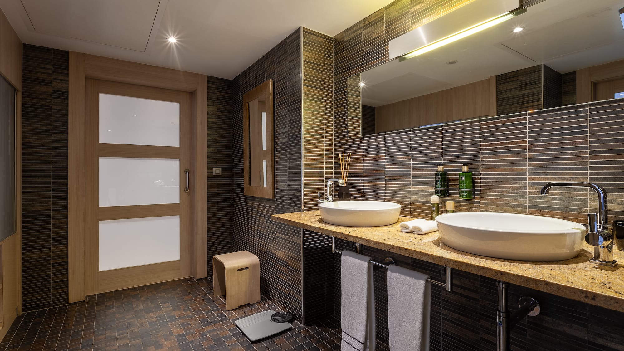 a bathroom with two sinks and a mirror