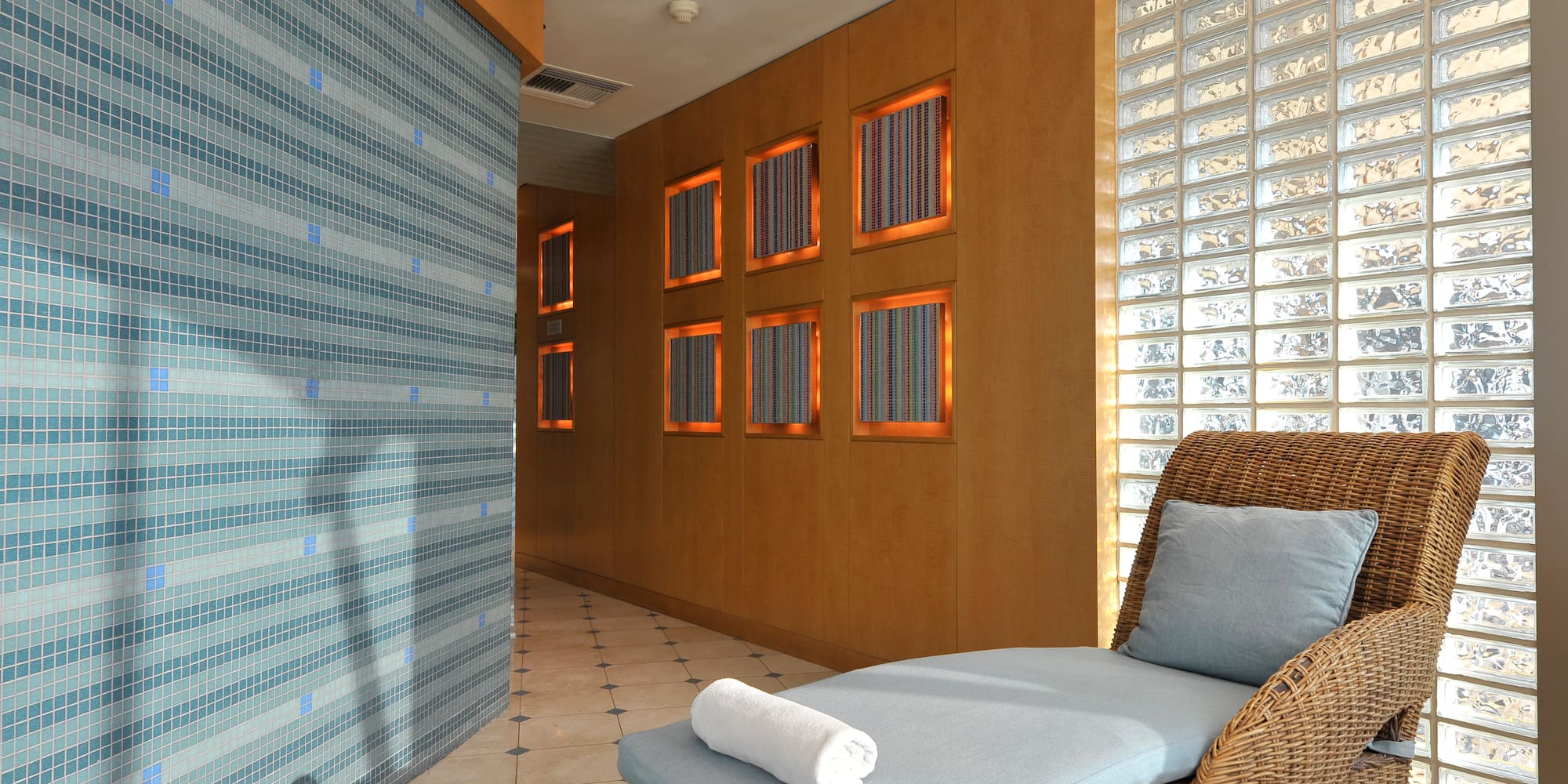 a lounge chair in a room