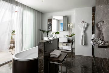 a bathroom with a bathtub and a tub