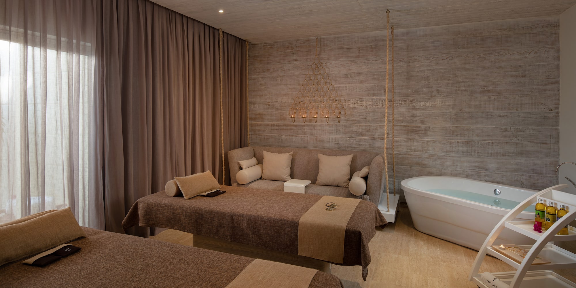 a room with two beds and a bathtub