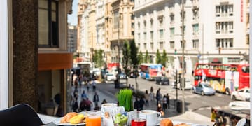 a table with food on it and drinks on it