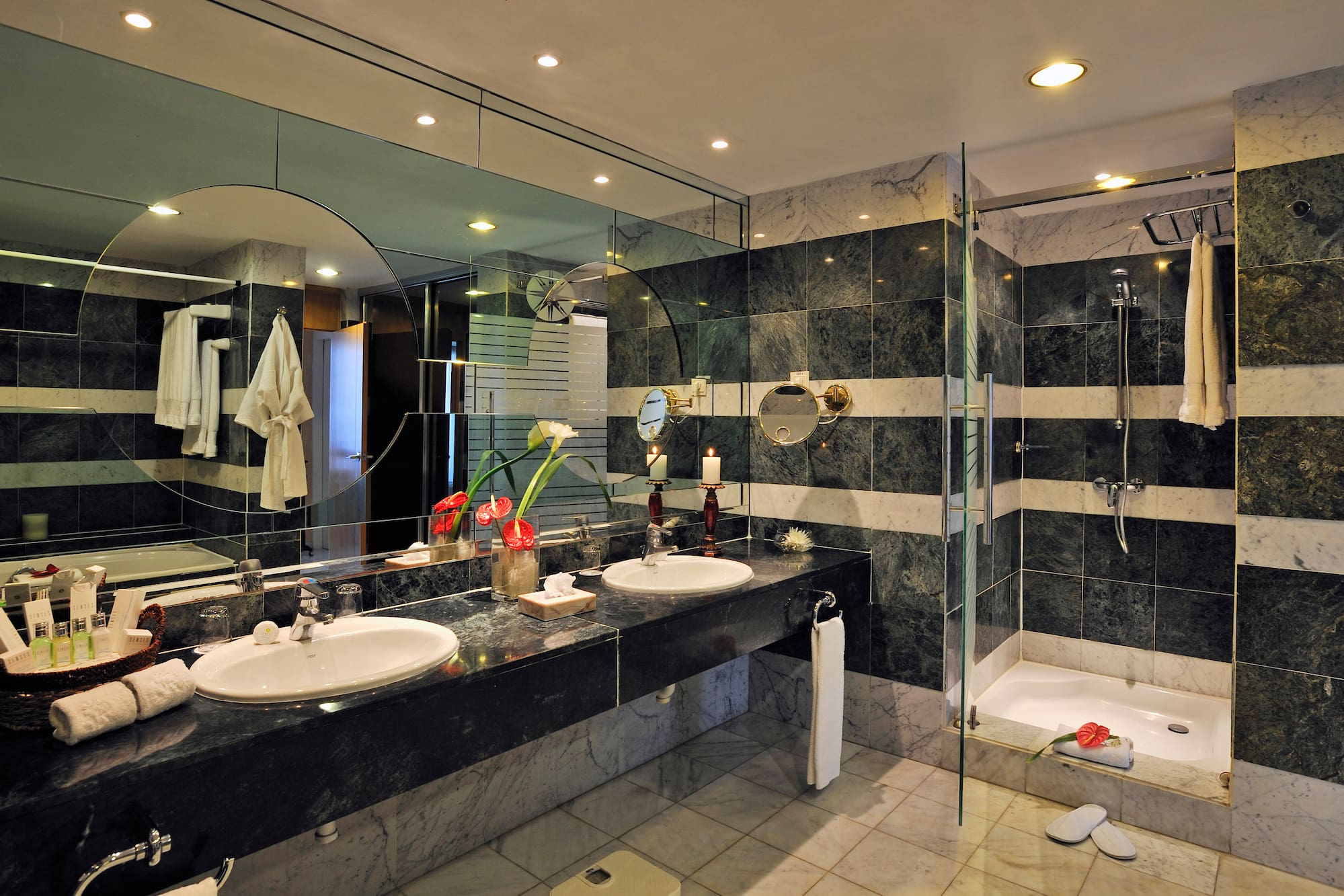 a bathroom with a large mirror and sinks