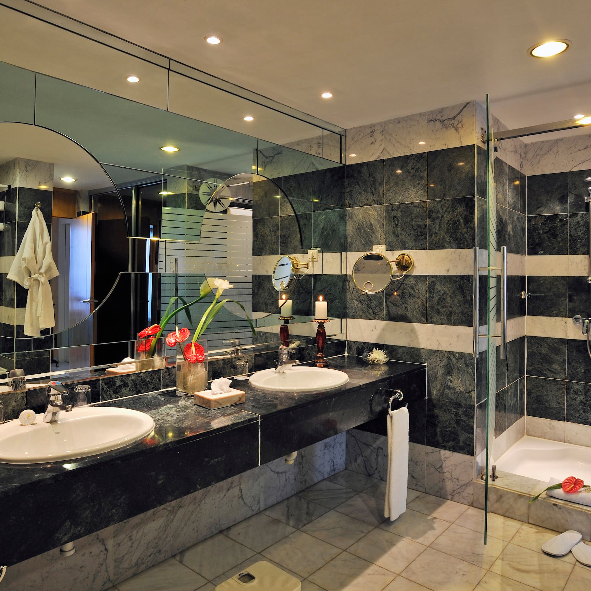 a bathroom with a large mirror and sinks