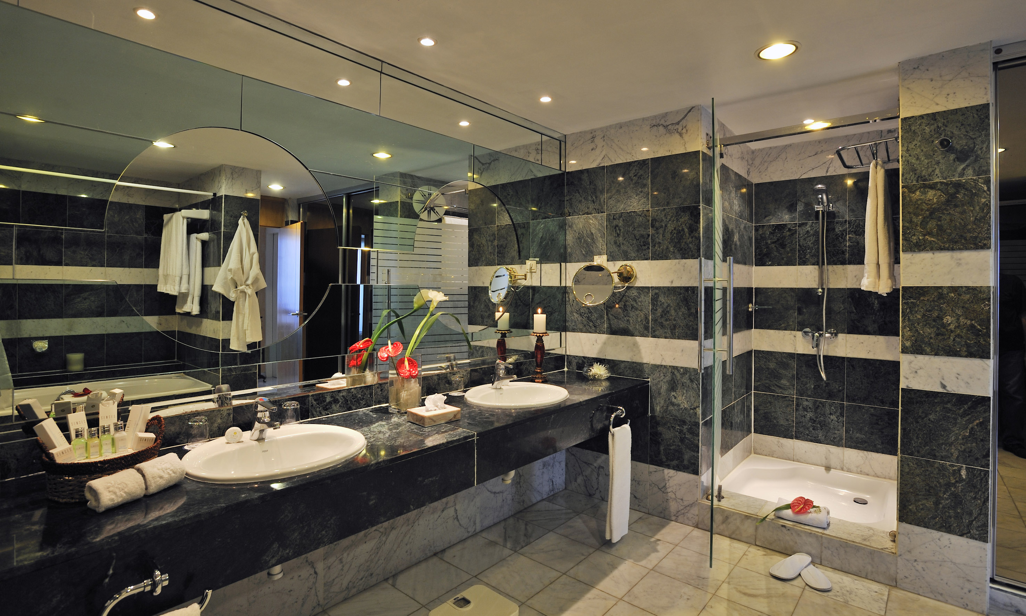 a bathroom with a large mirror and sinks