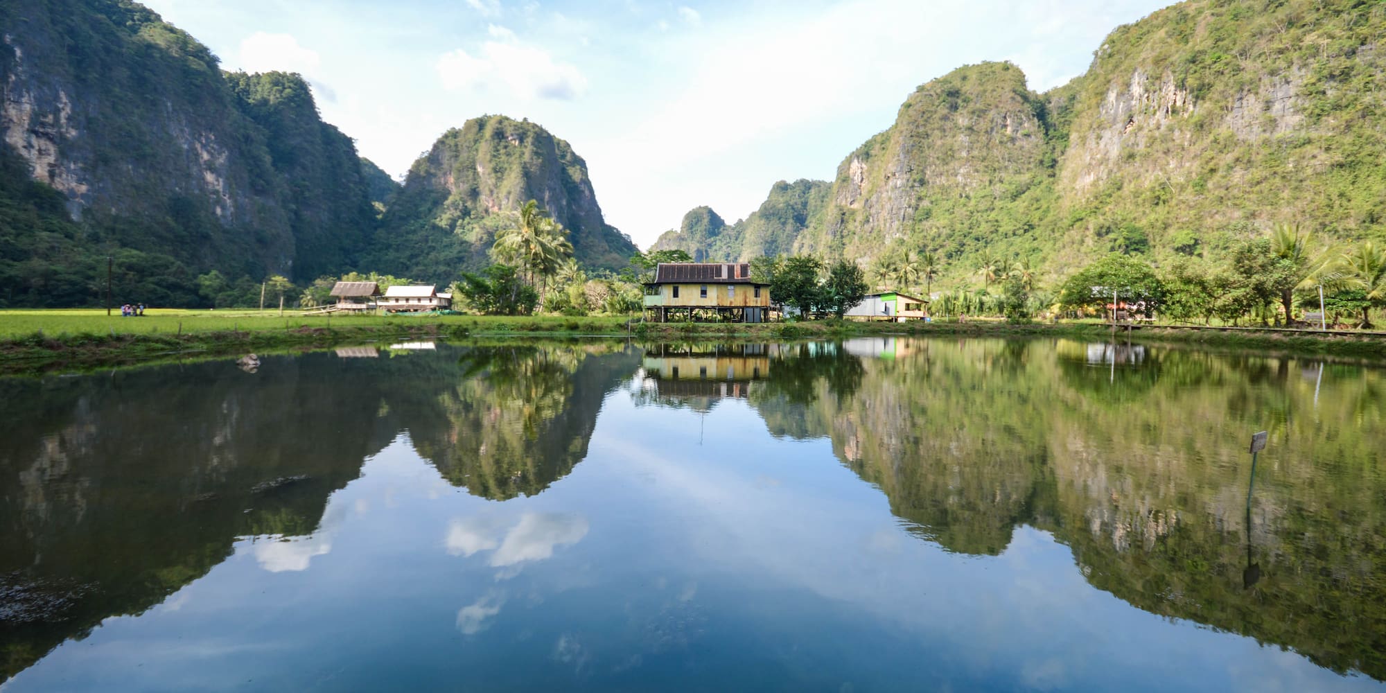 Li River with mountains and houses