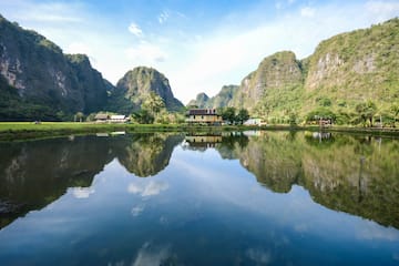 Li River with mountains and houses