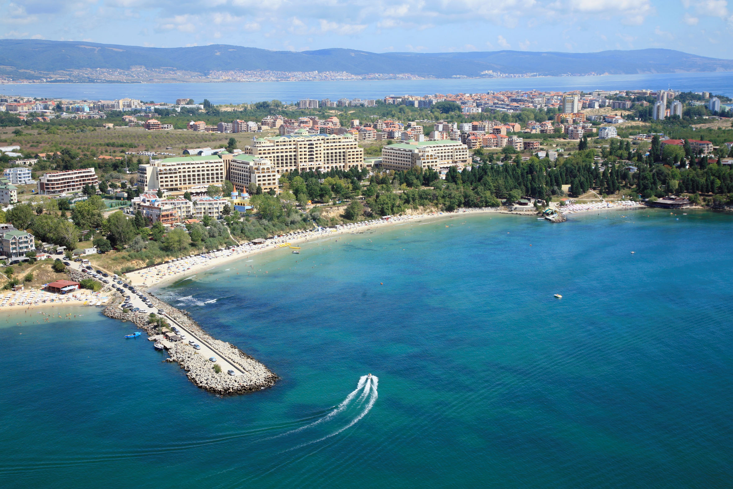 a body of water with buildings and boats on it