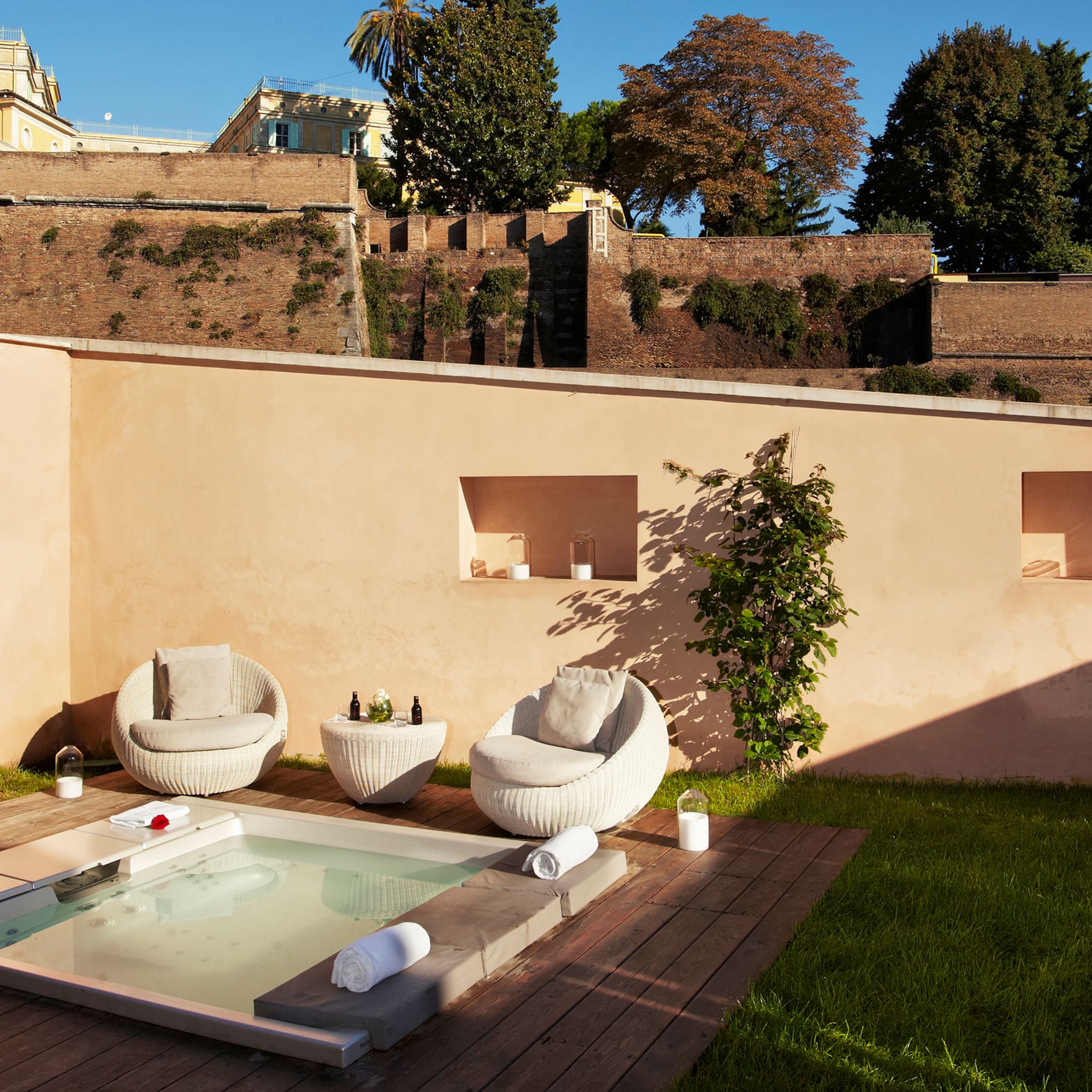 a hot tub and chairs in a backyard