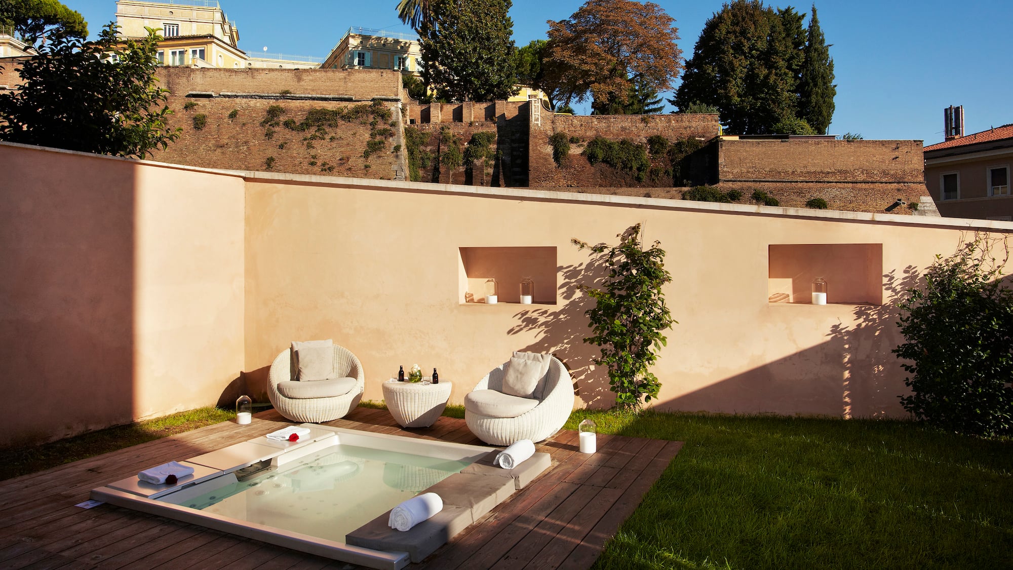 a hot tub and chairs in a backyard