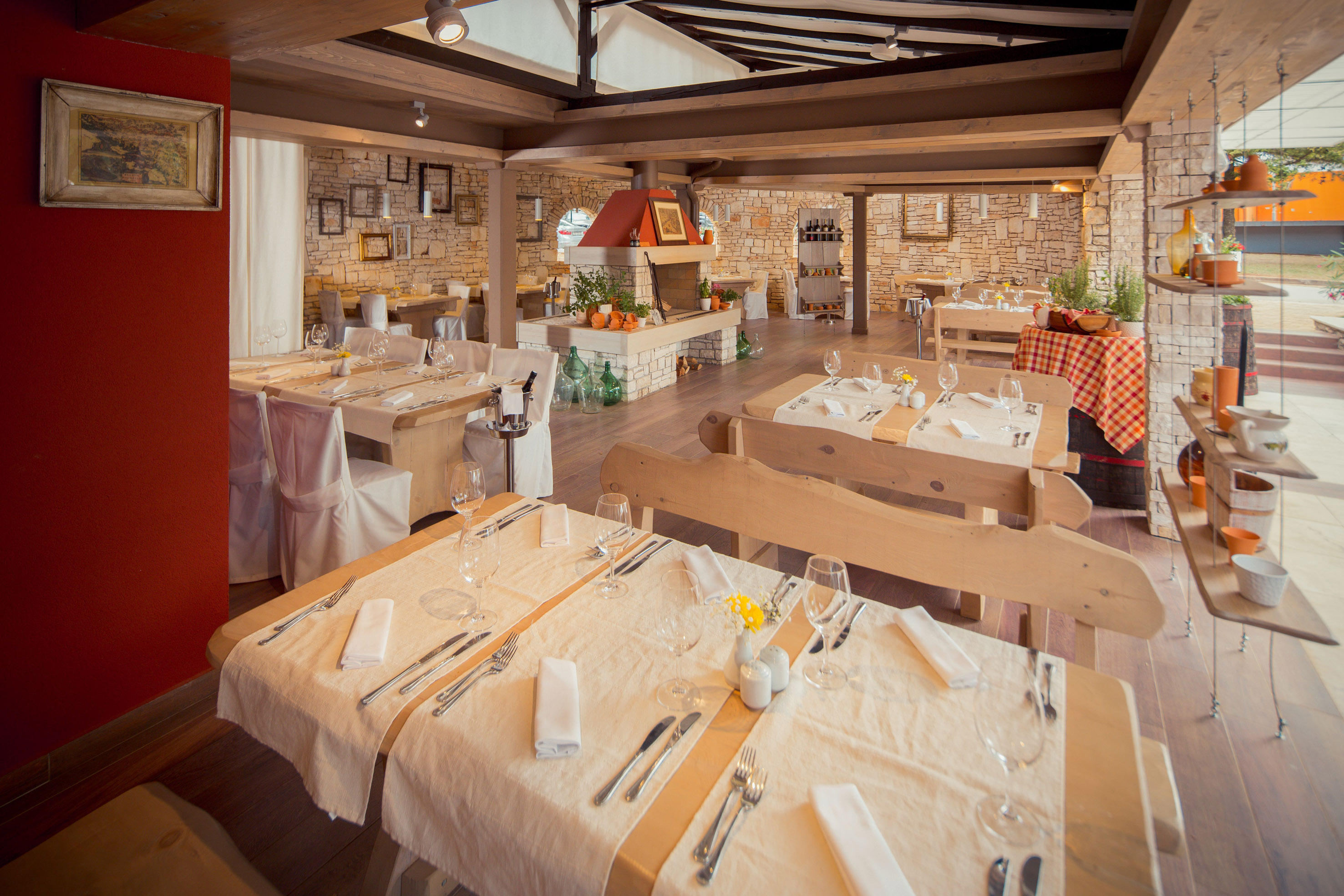 a restaurant with tables and chairs - Á la carte Stella Maris, Lokale Küche - Apartments Stella Plava Laguna Affiliated by Meliá, Umag