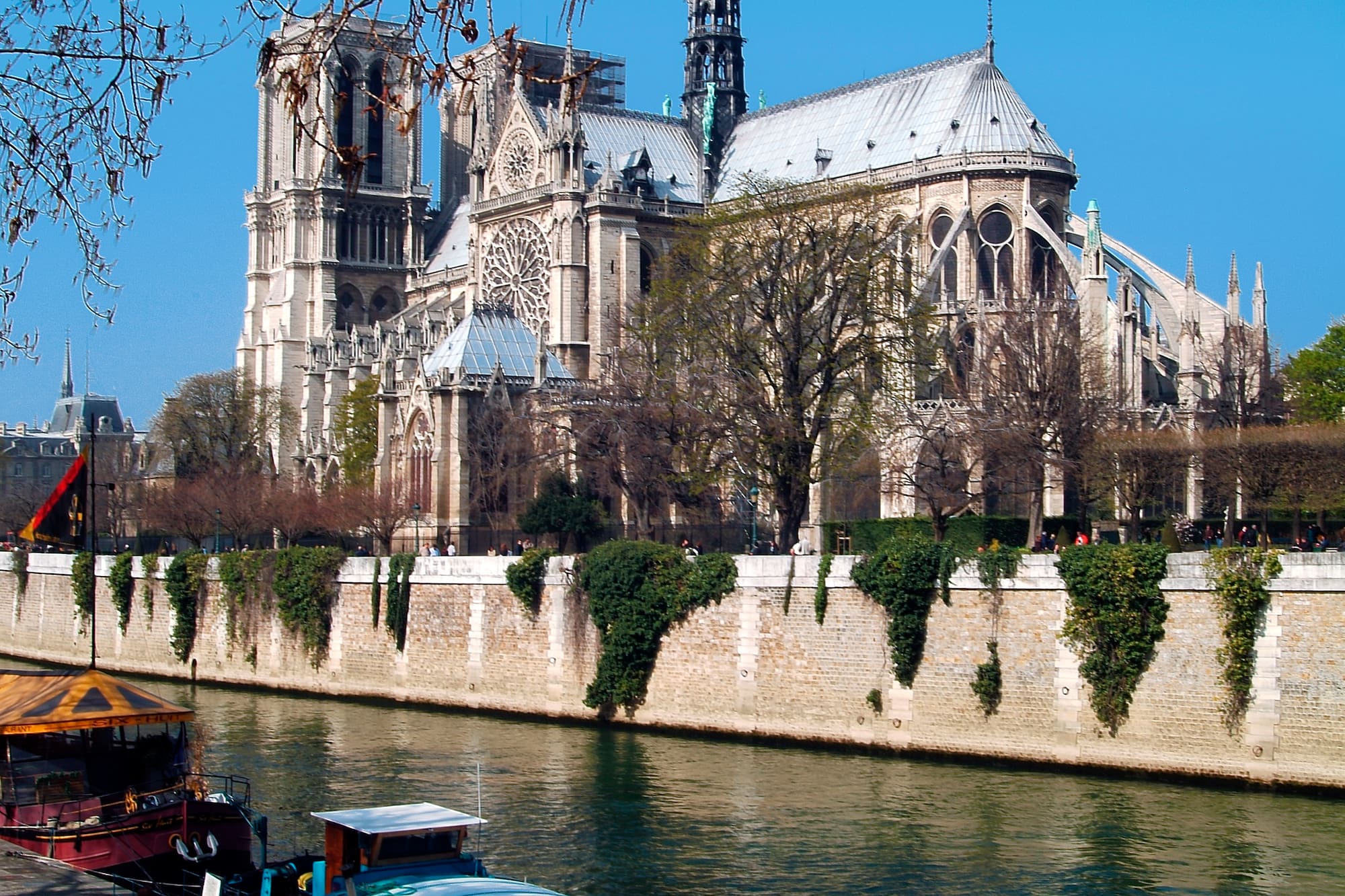 a boat on the water next to a building
