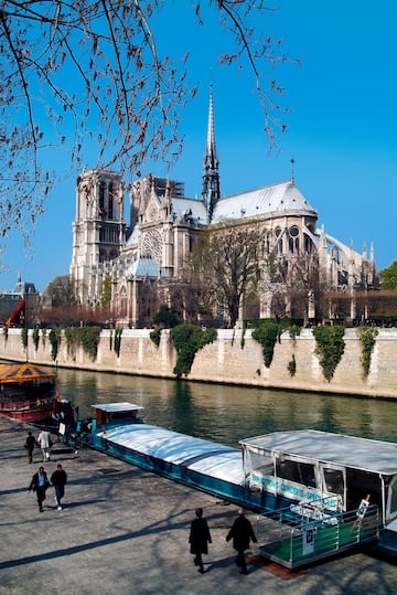 a boat on the water next to a building