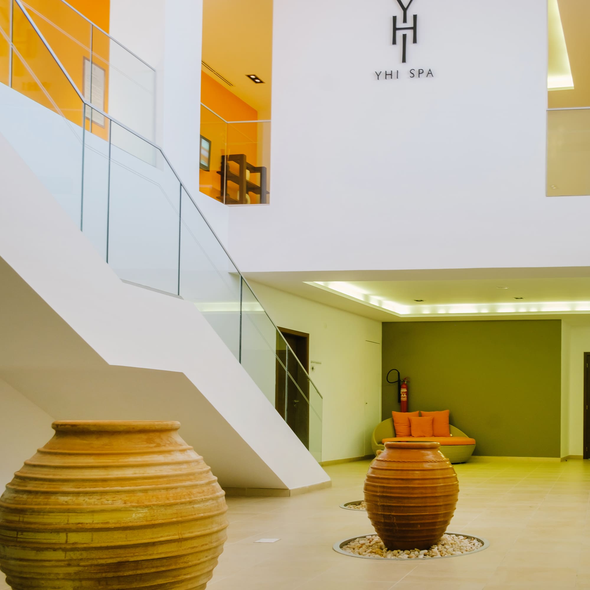 a large vases in a room