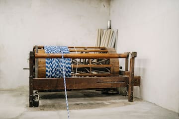 a wooden machine with a blue and white rope