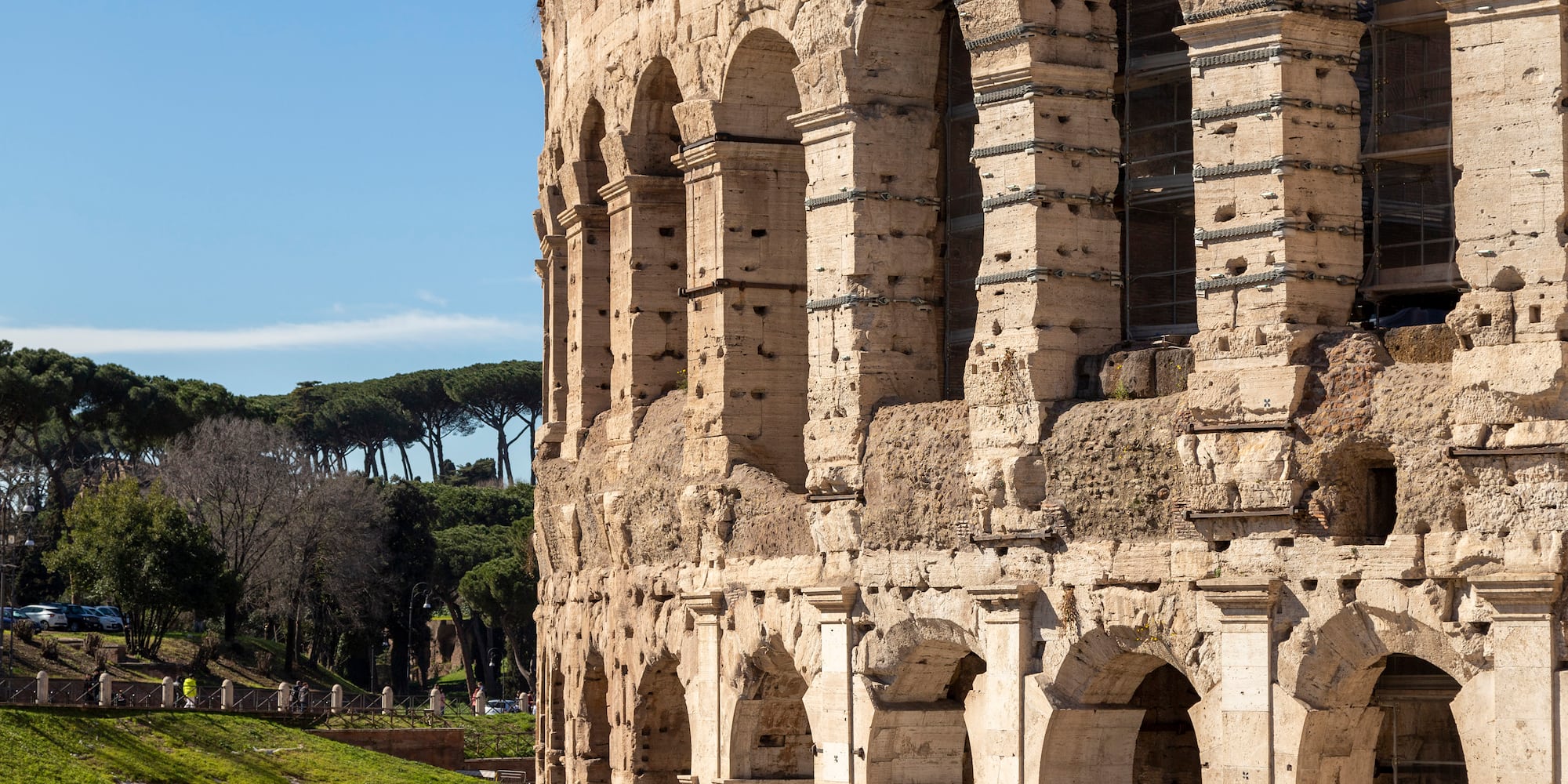 a stone building with many arches