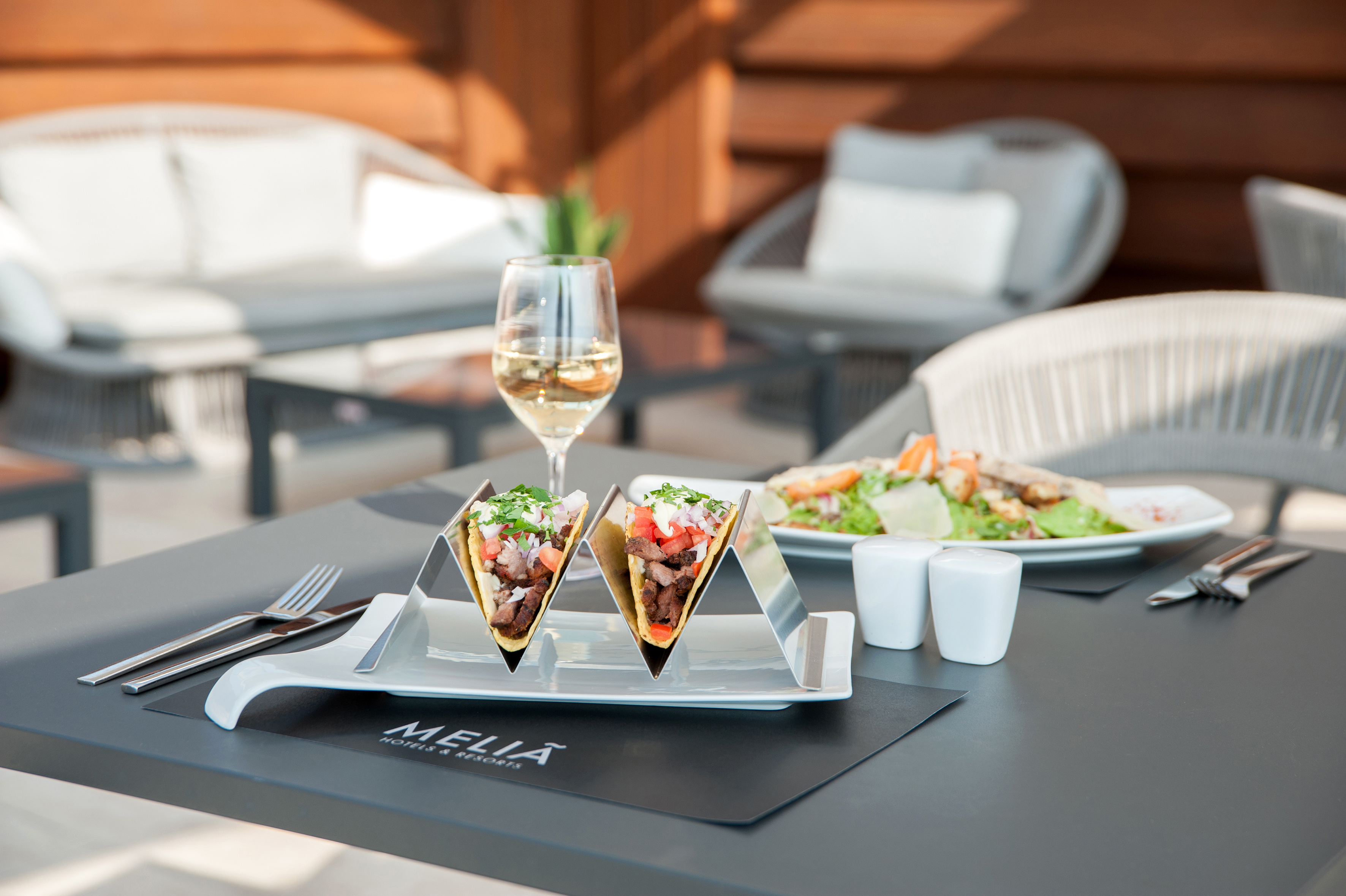 Sky Lounge Rooftop Bar-Restaurant in Meliá Athens | Melia.com