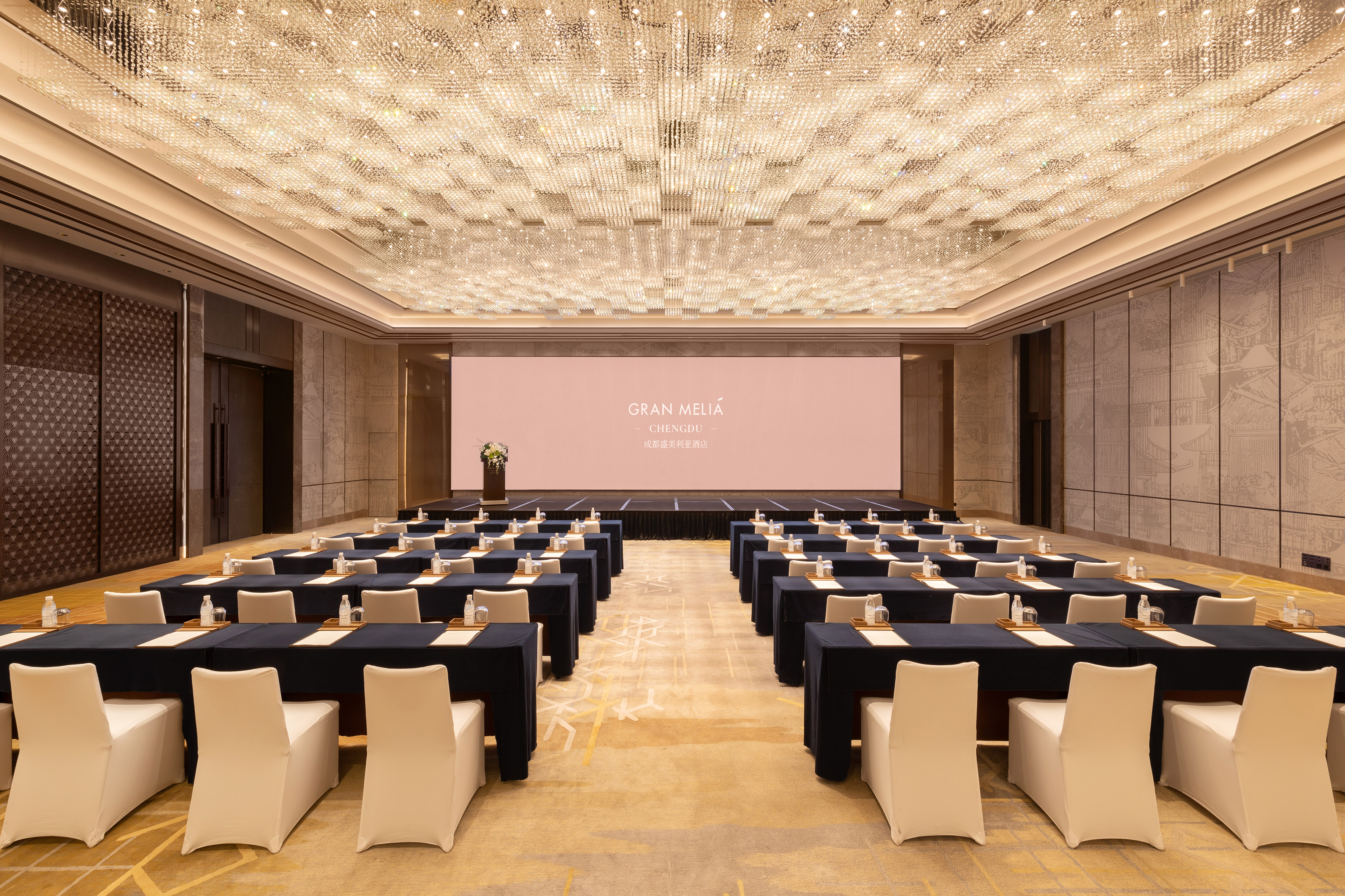 Gran Meliá Chengdu ballroom, sparkling crystal ceiling, ready for events.