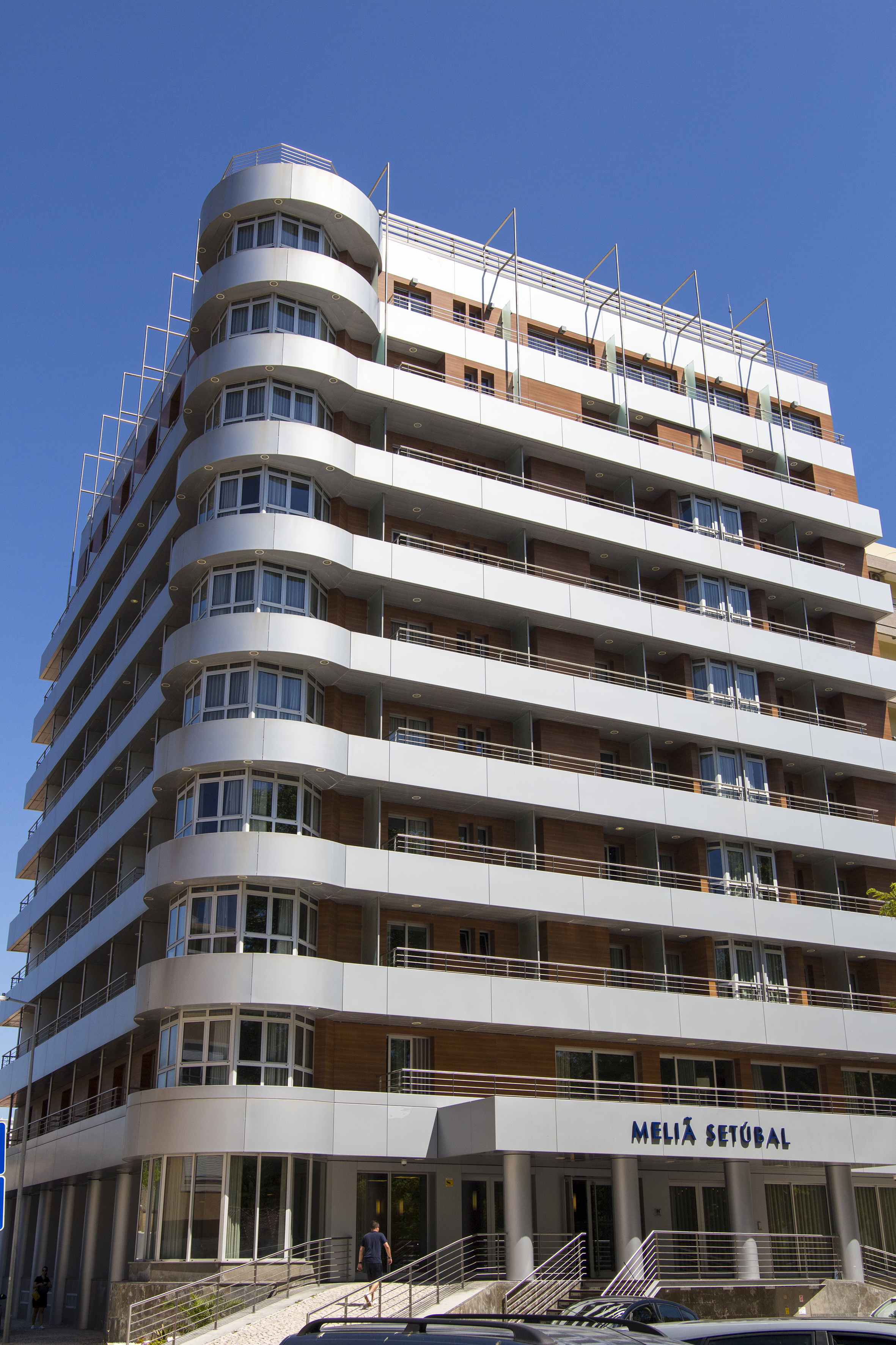 Meliá Setúbal hotel: modern building with curved balconies and facade.