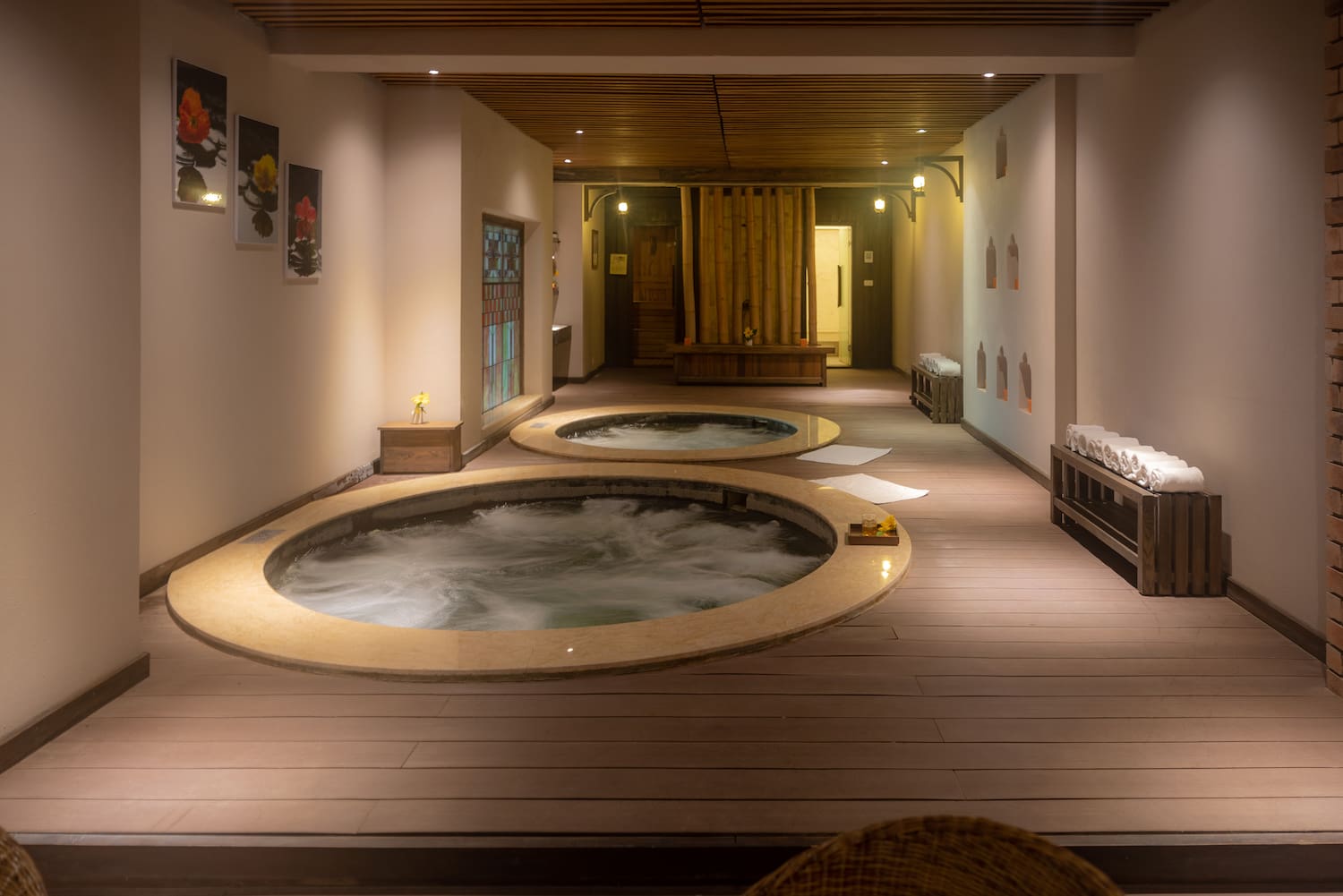 a hot tubs inside a room