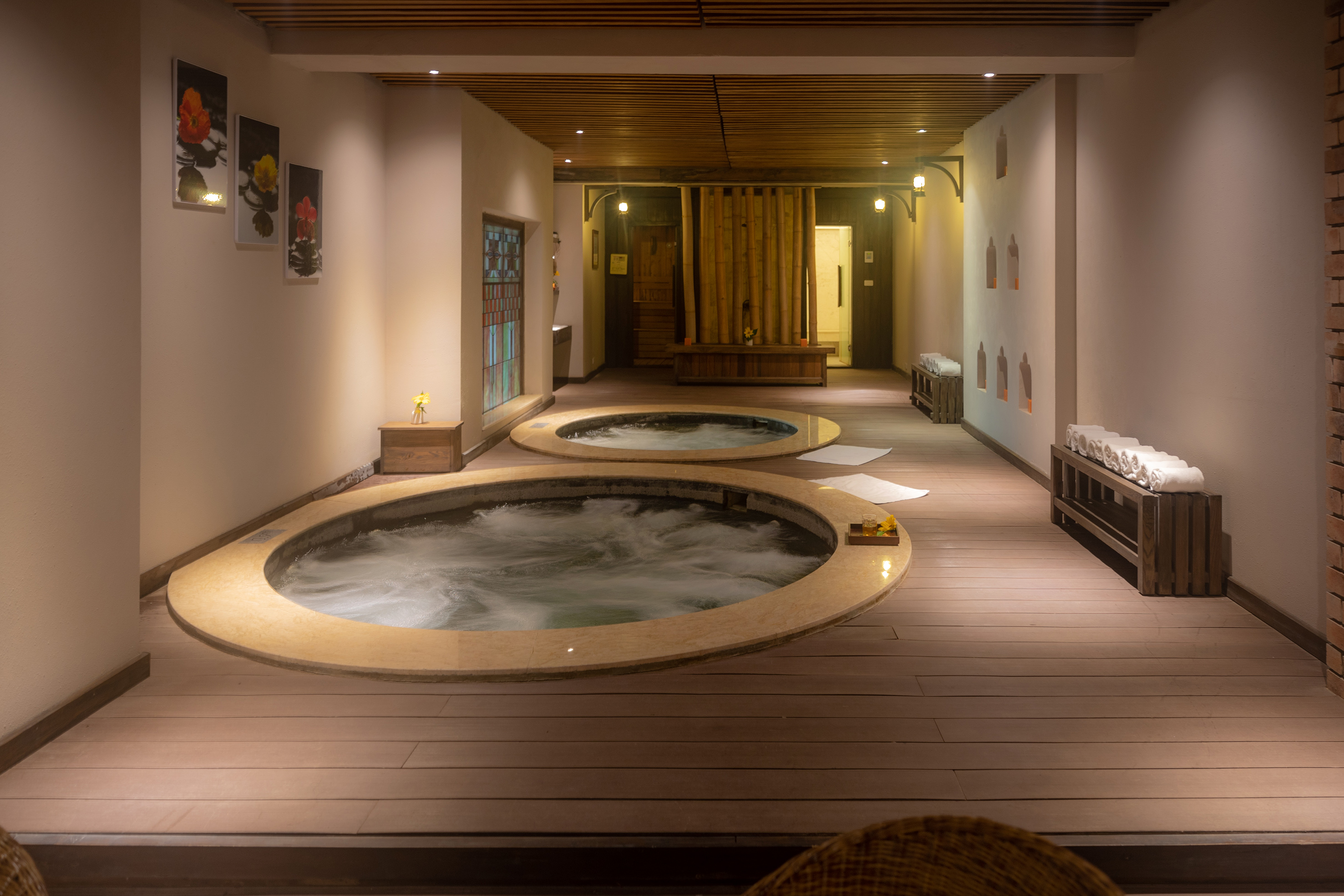 a hot tubs inside a room