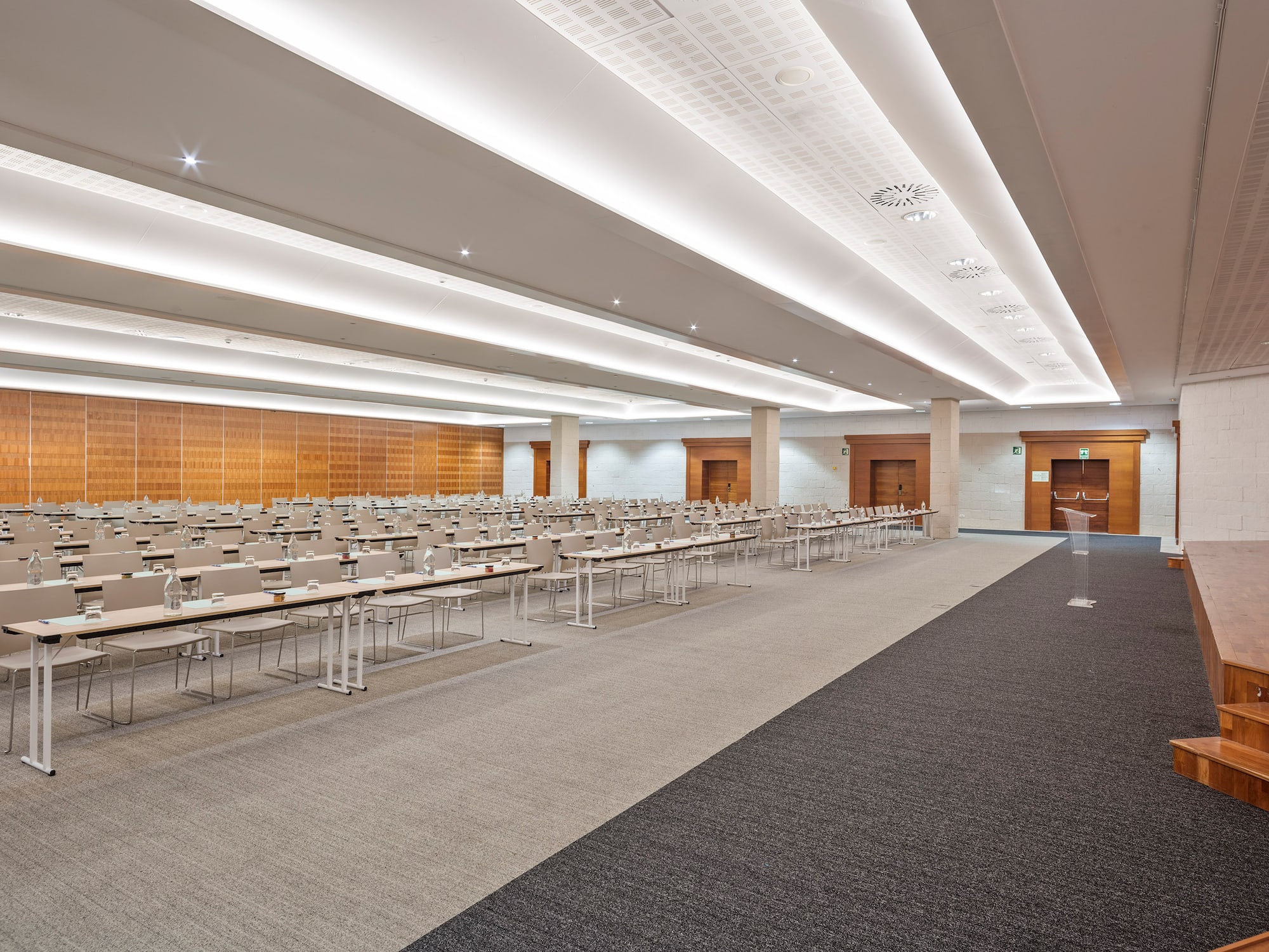 a room with many tables and chairs