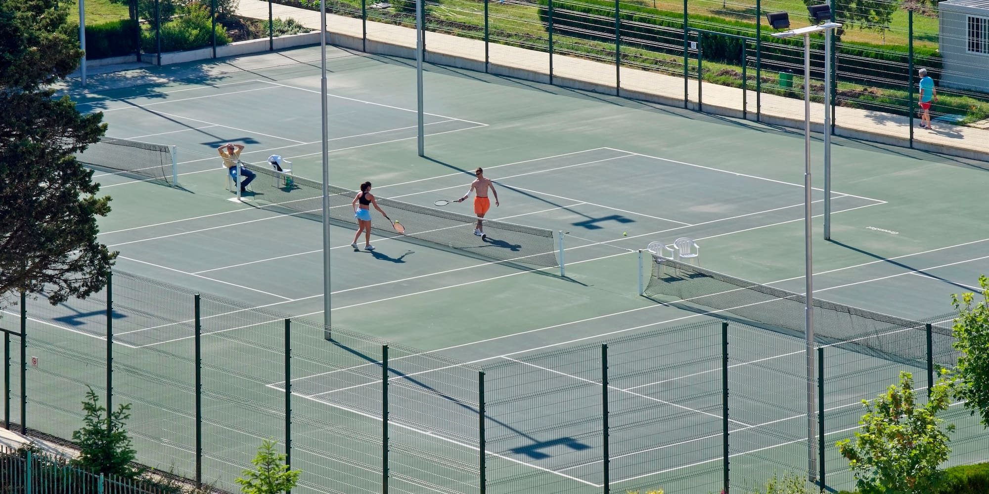 a group of people playing tennis