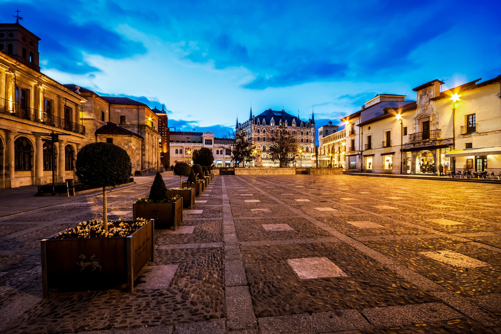 a courtyard with a building in the background