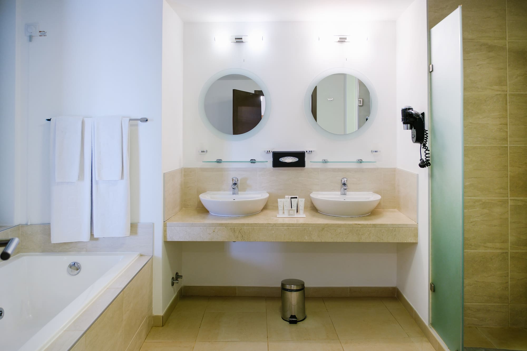 a bathroom with two sinks and a bathtub