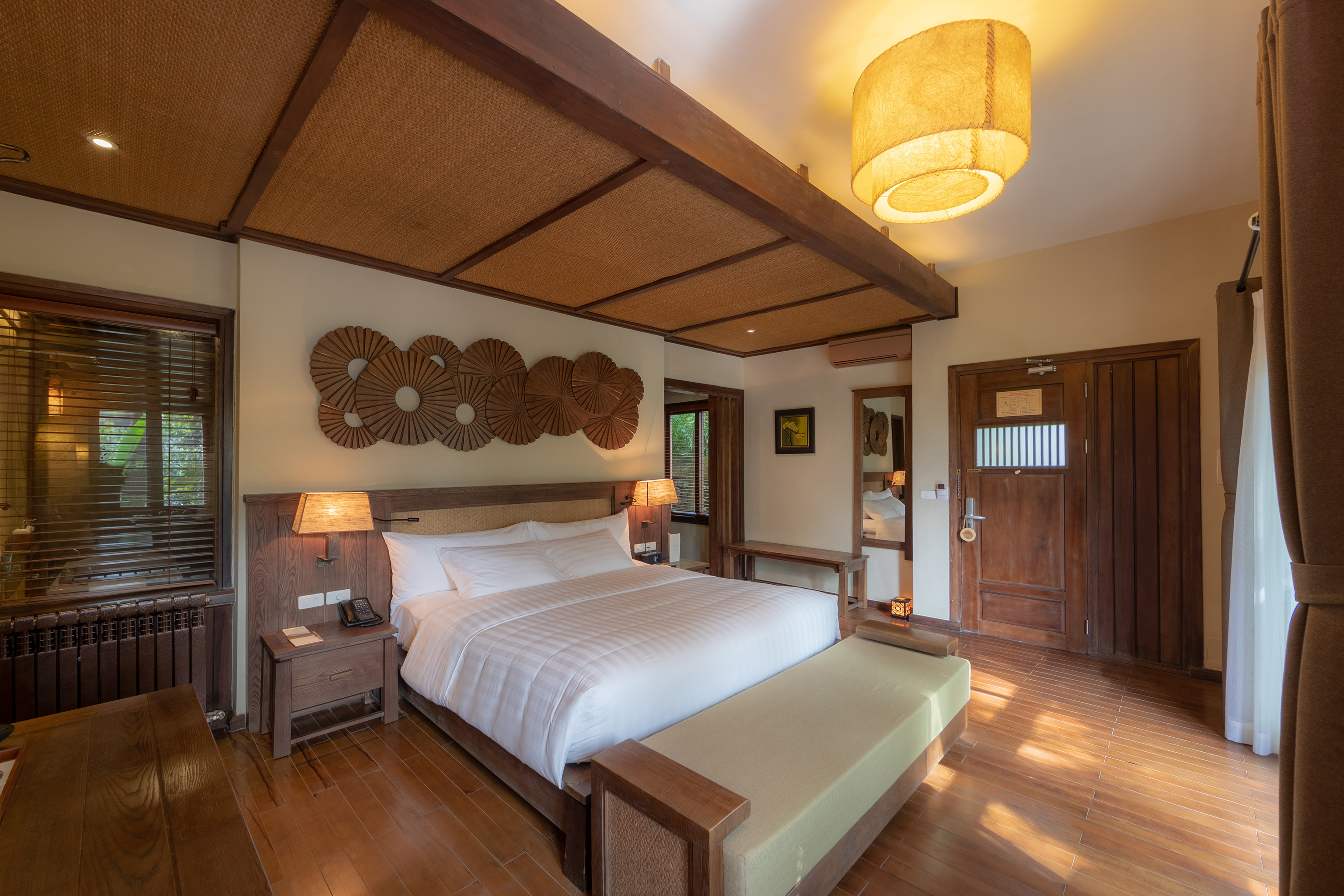 a bedroom with a bed and a lamp - Deluxe - Meliá Ba Vi Mountain Retreat, Hanói