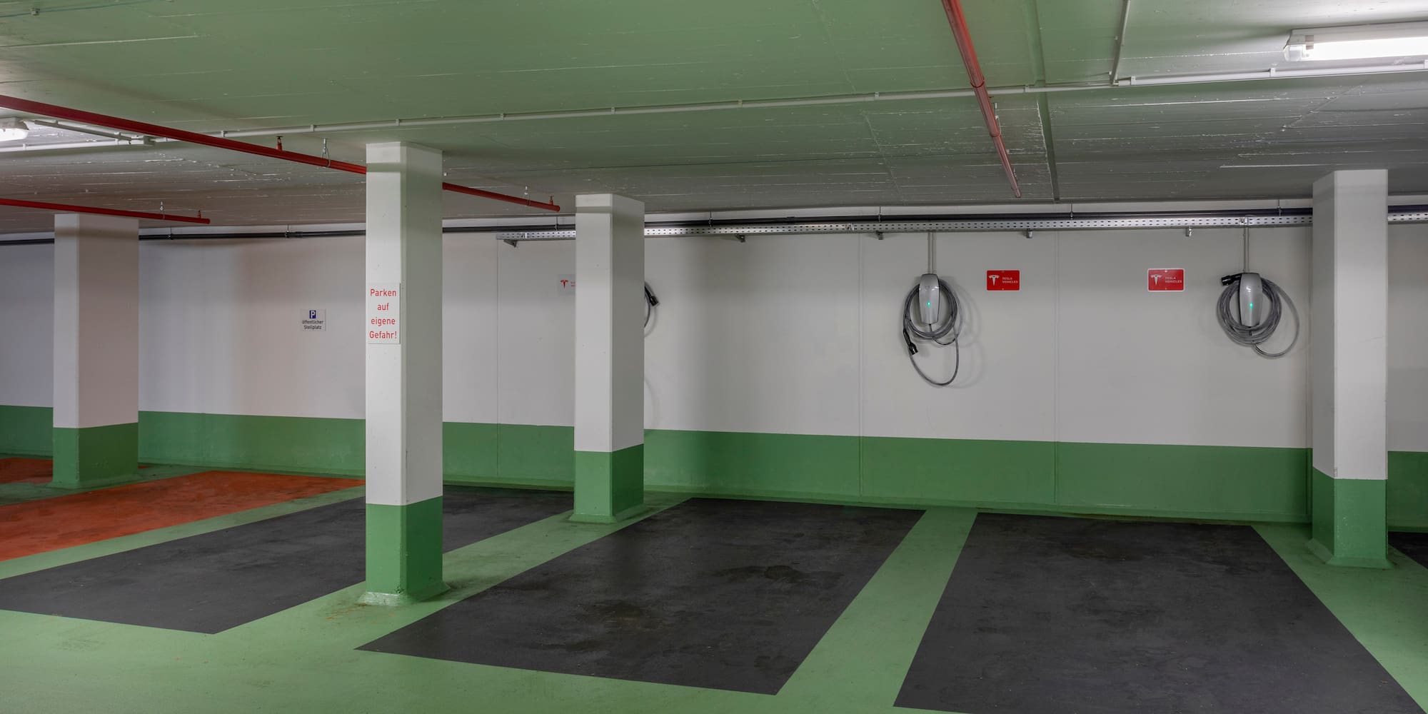 a green and white room with white pillars