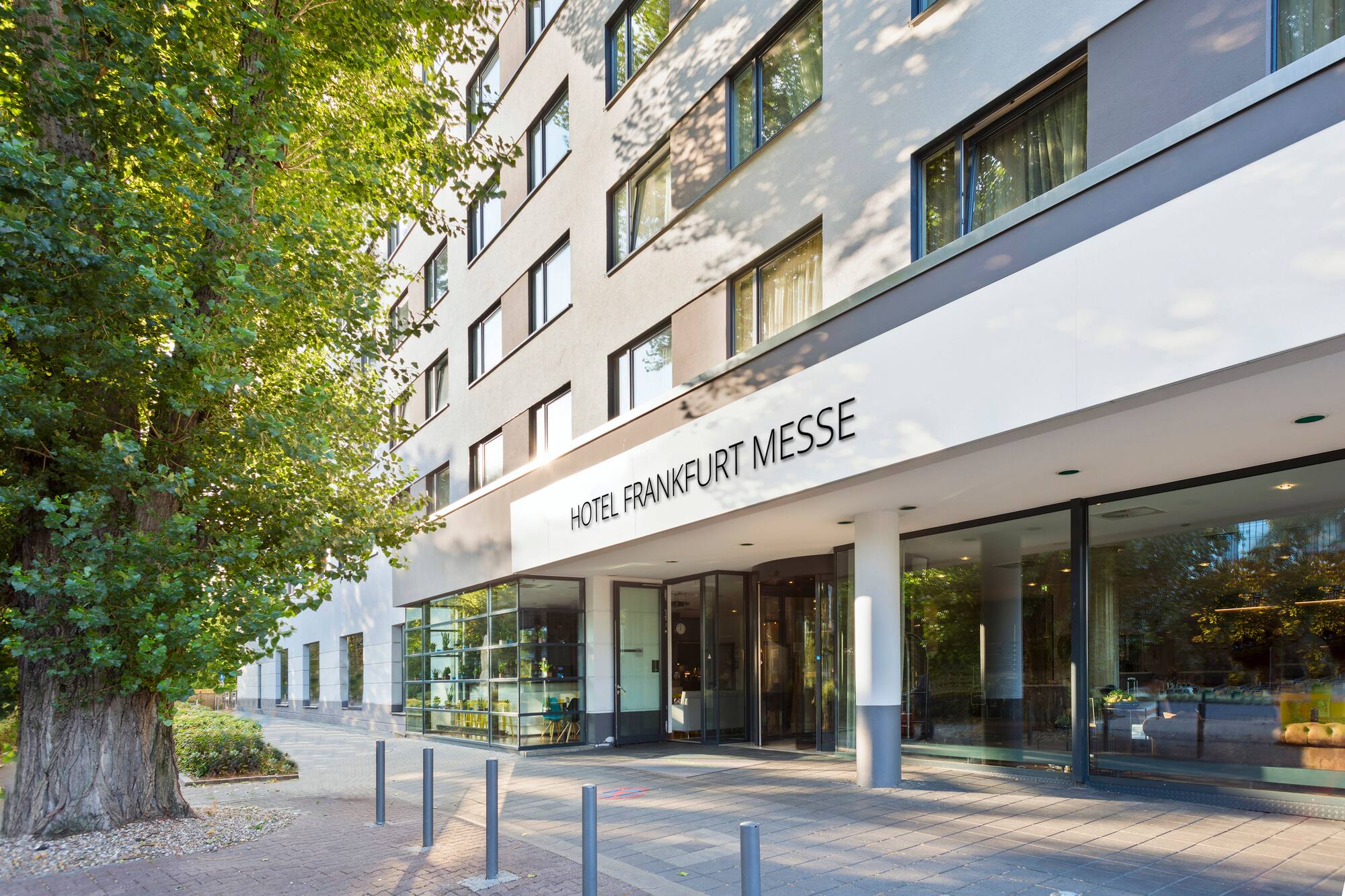 Modern Hotel Frankfurt Messe building exterior with entrance.