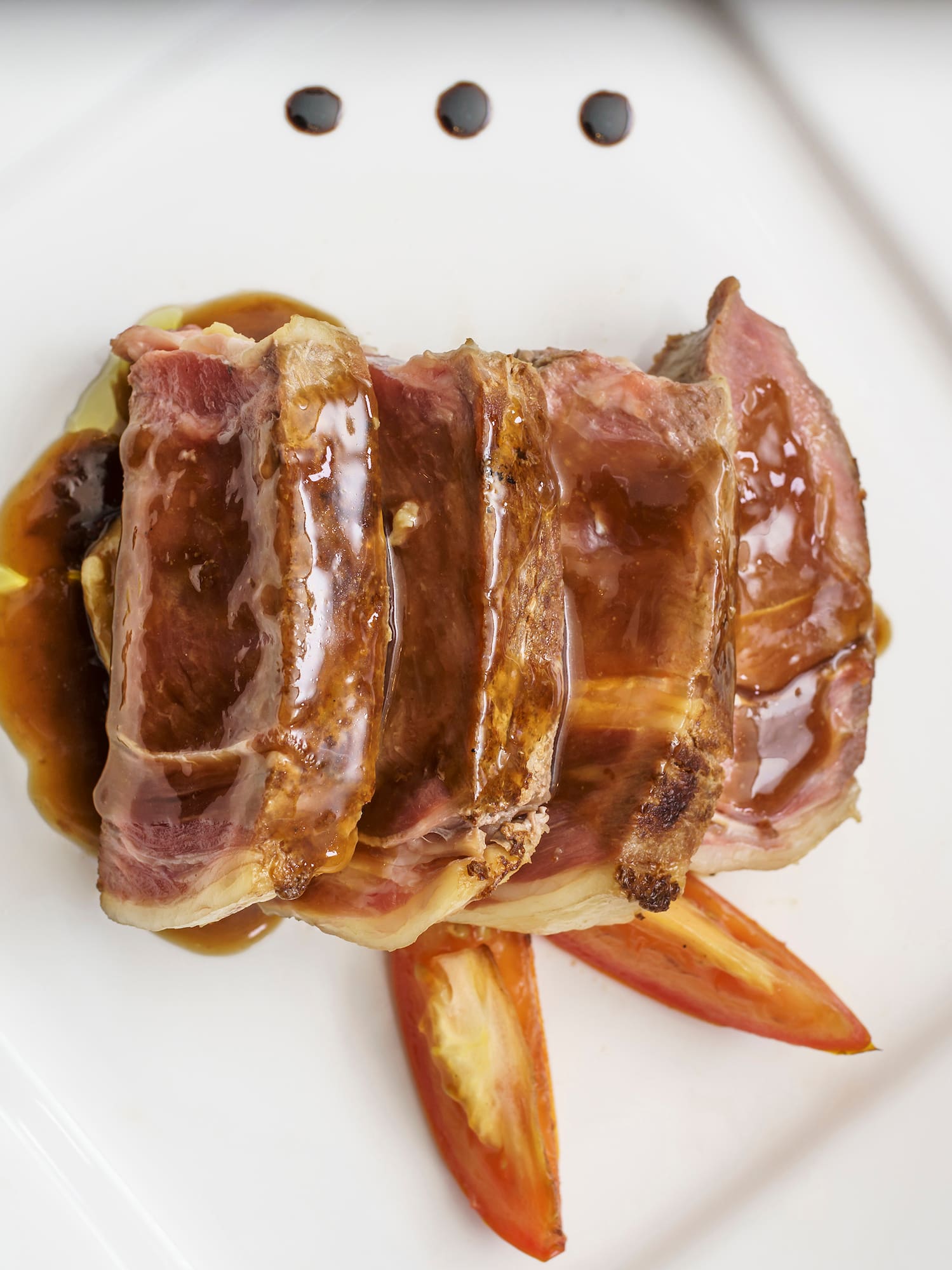 a plate of meat and sauce