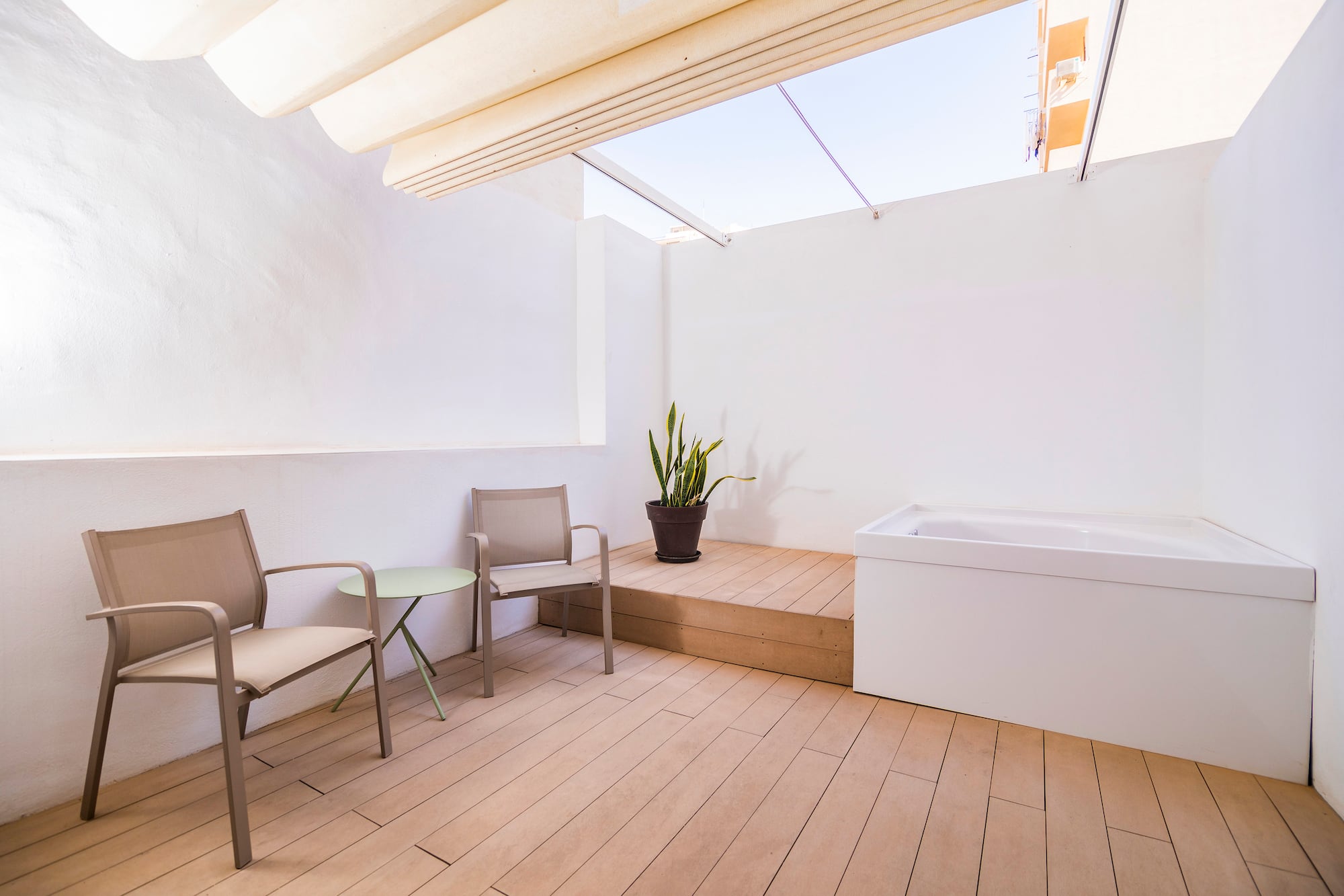 a patio with chairs and a bathtub