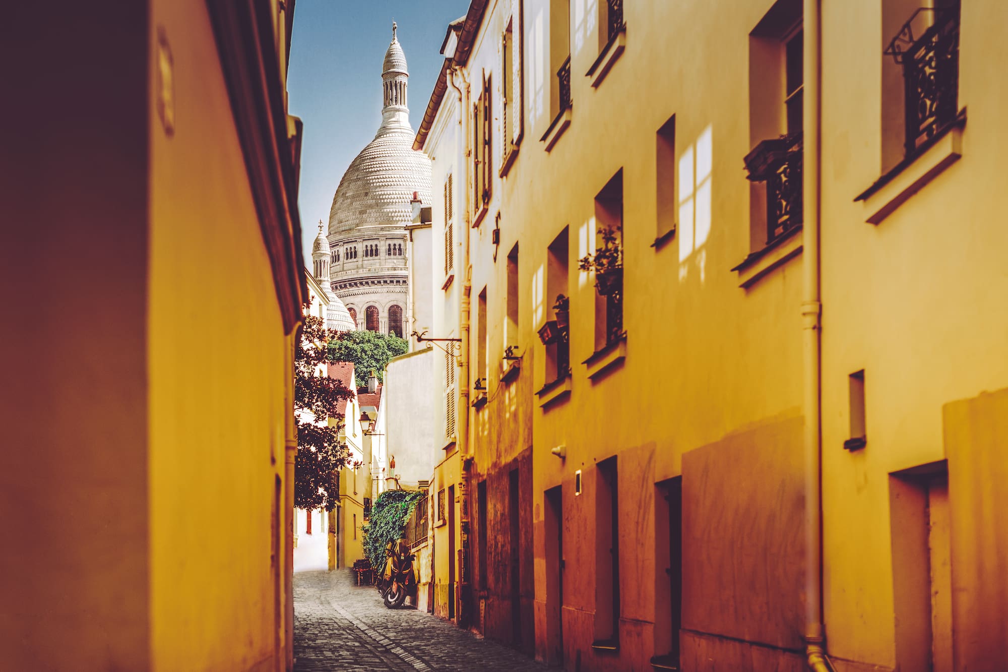 a narrow street with a building in the background