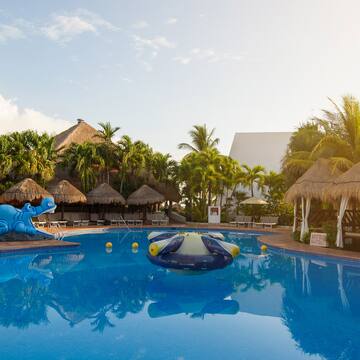 a pool with a blue animal in it