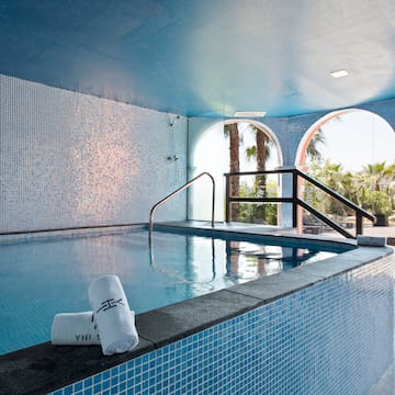 a pool with towels on the side